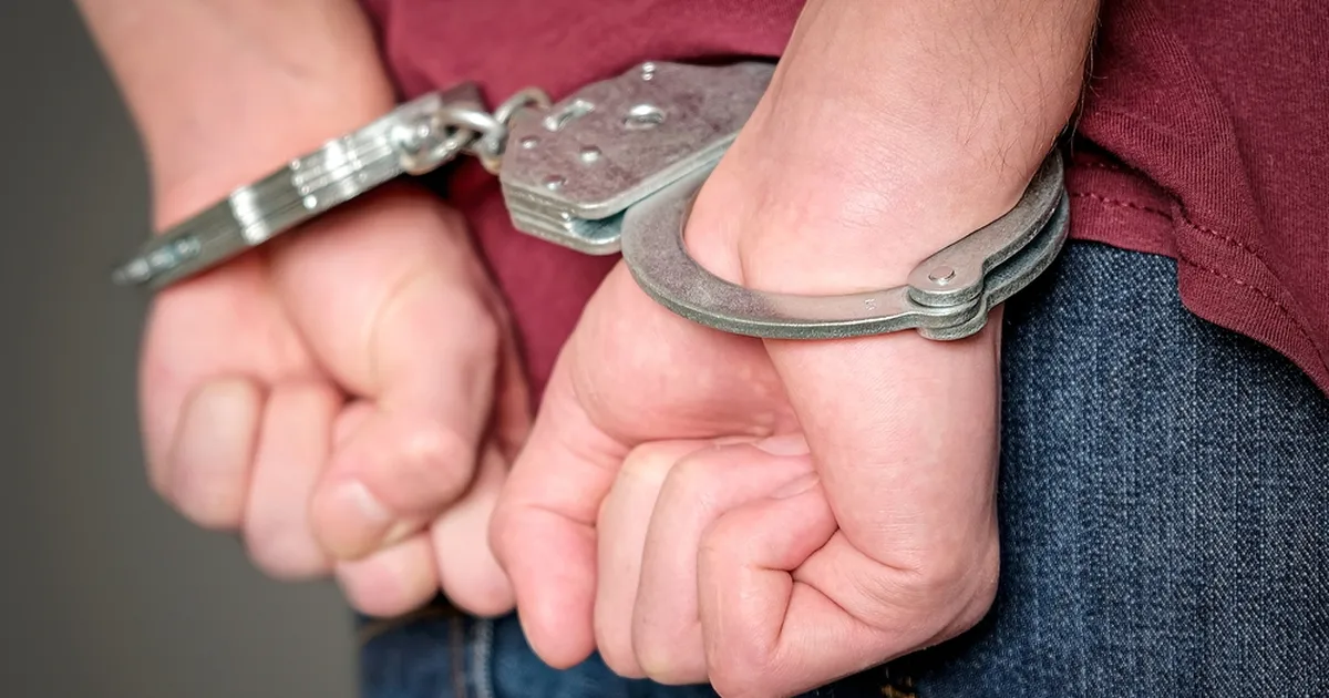 Õudus naabruskonnas: rebadel pükstega mehe šokeeriv käitumine hirmutas tervet tänavat