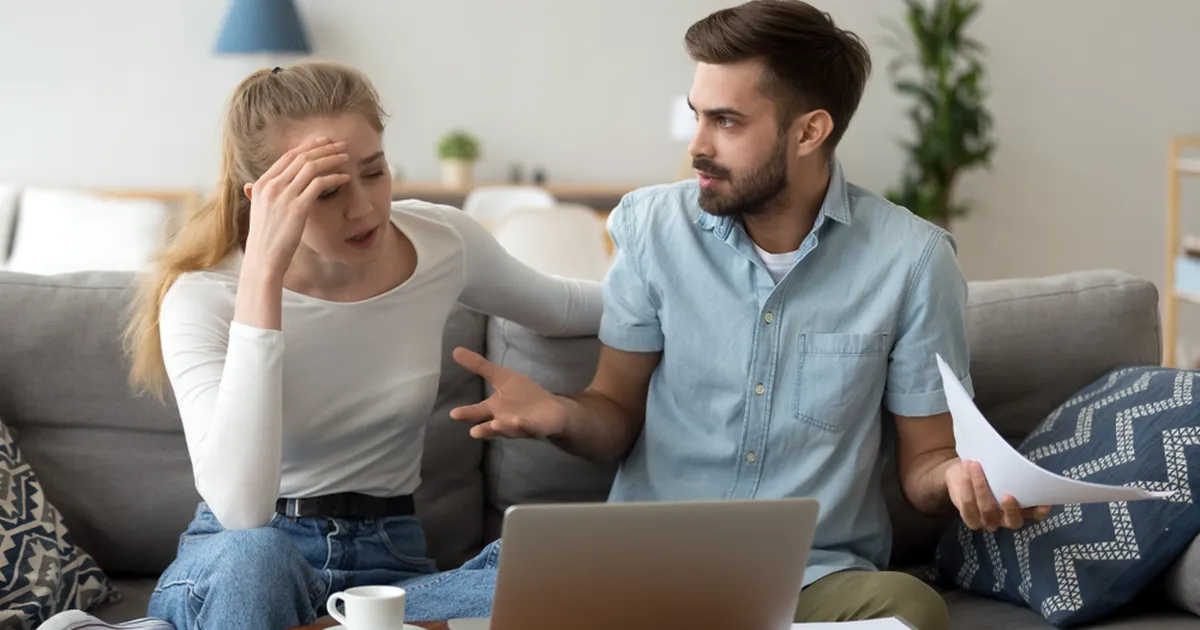 AHNE VÕI ÕIGLANE? ⟩ Mees nõuab abikaasa palgast poolt endale: naine on raevus, internet aga toetab meest