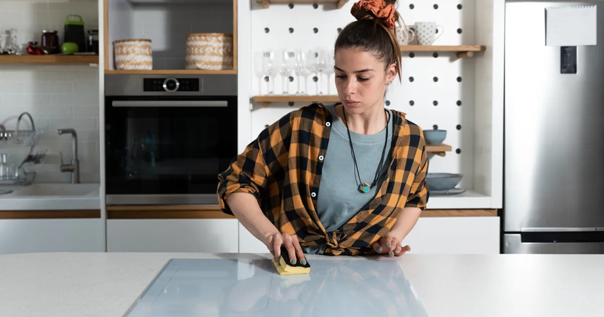 See kodune vahend teeb räpase keraamilise pliidiplaadiga imesid