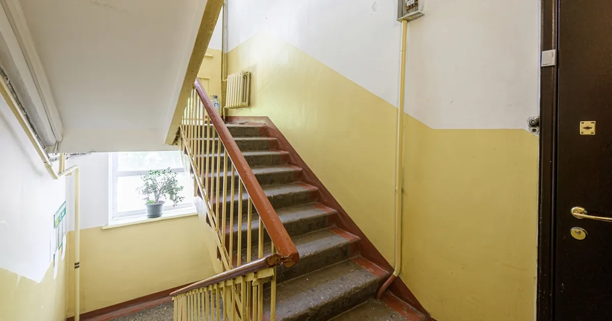 Šokk kortermajas: võlga sisse nõudma läinud kohtutäitur leidis korterist mummifitseerunud mehe