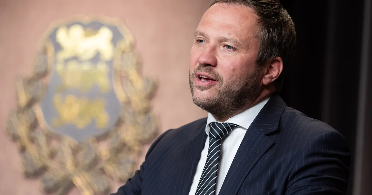 Välisminister Margus Tsahkna unustas tahvelarvuti lennukisse