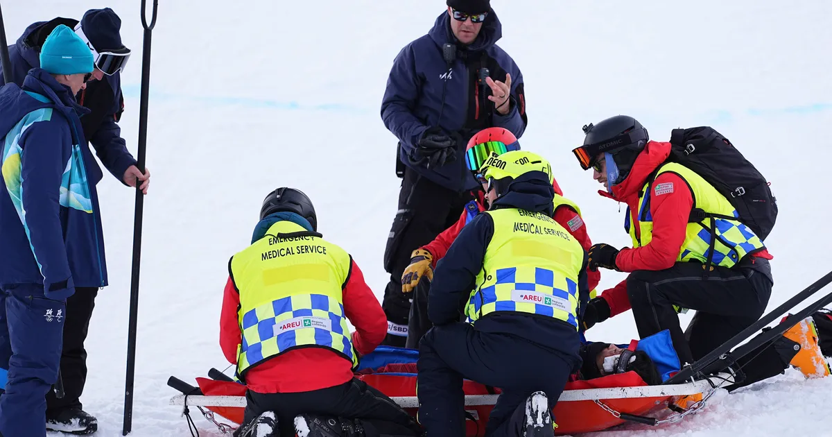 VIDEO ⟩ Hiina lumelaudur kukkus olümpial rängalt