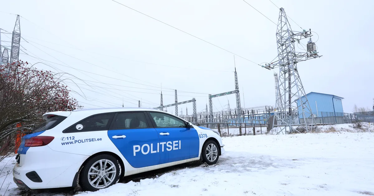 Tartus põrkasid kaks autot kokku