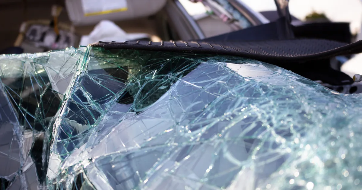 VIDEO ⟩ Sõõrikunäljas pensionär põrutas Fiatiga pagarikoja aknast sisse