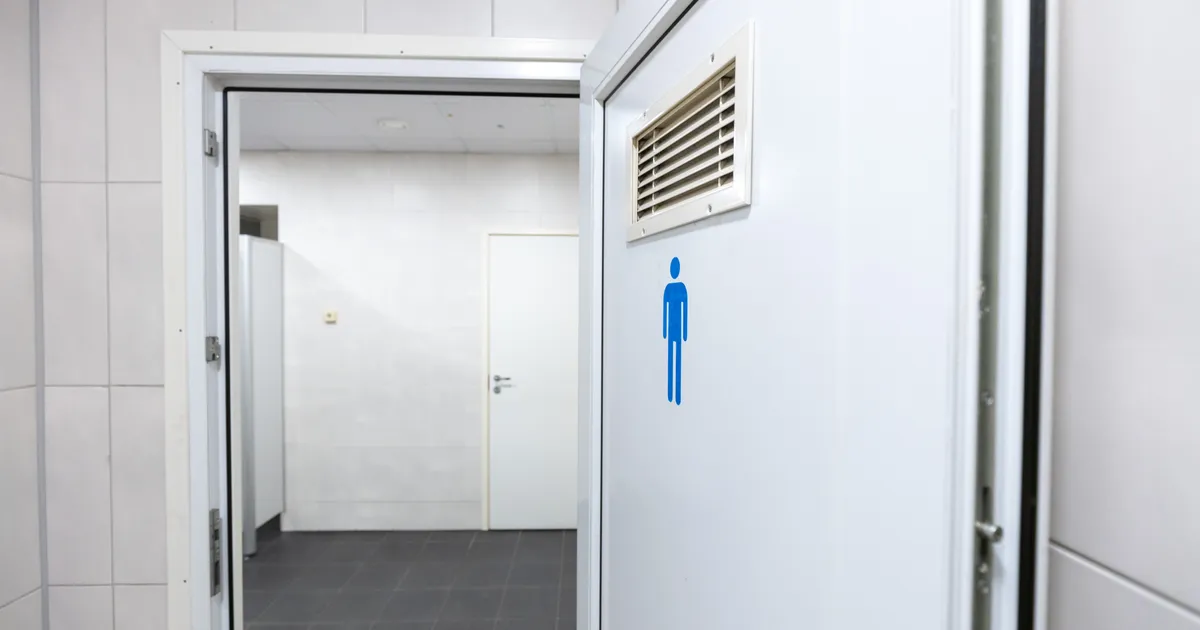 Kolmas lõhkumine aasta jooksul! Kuressaare avalikud tualetid jäävad pidevalt laamendajatele ette