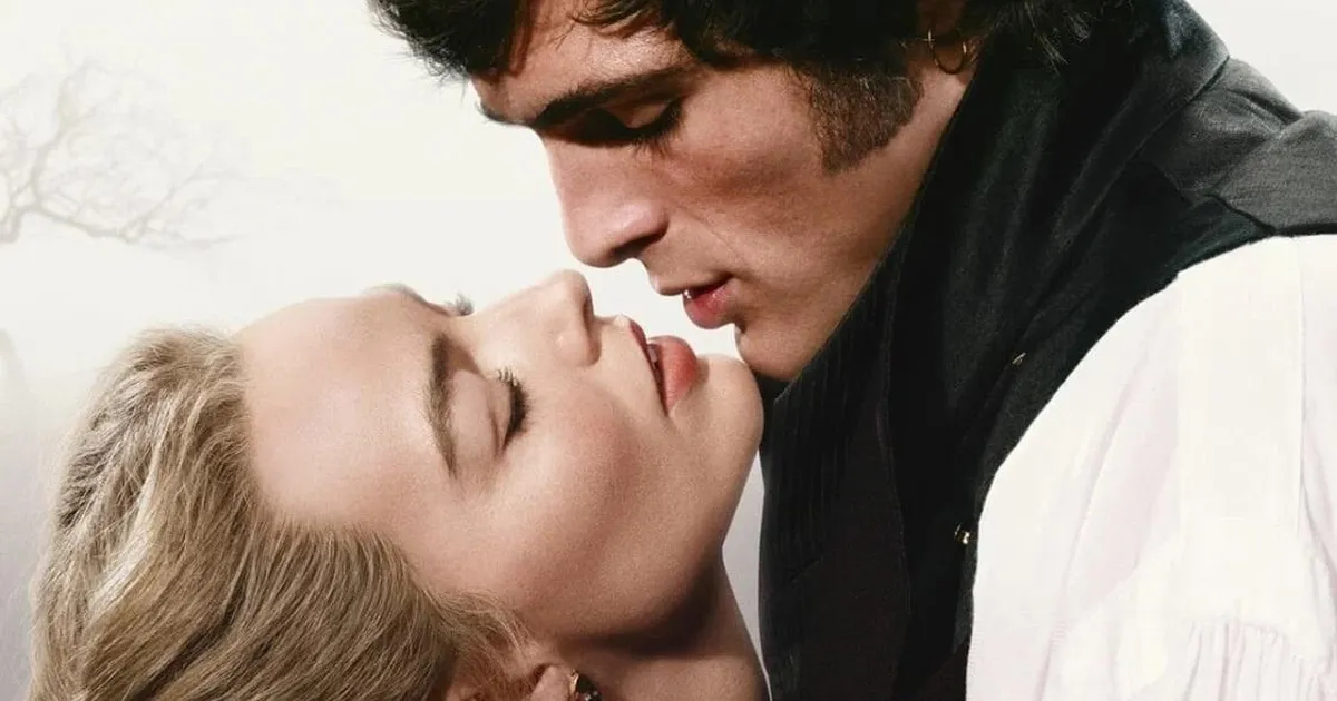 Vägivald kui iha esteetika: miks Emerald Fennelli «Vihurimäe» Brontële liiga teeb?