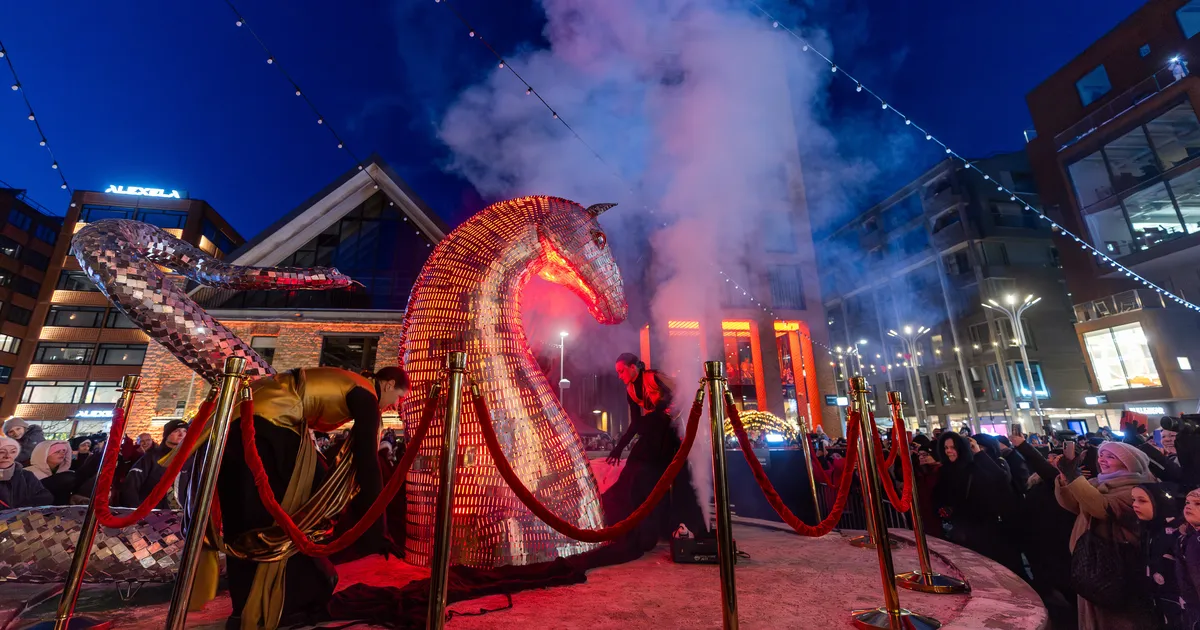 MEELEOLUKAS GALERII JA VIDEO ⟩ Vaata, kuidas Rotermanni kvartalis tervitati Tulihobuse aasta algust