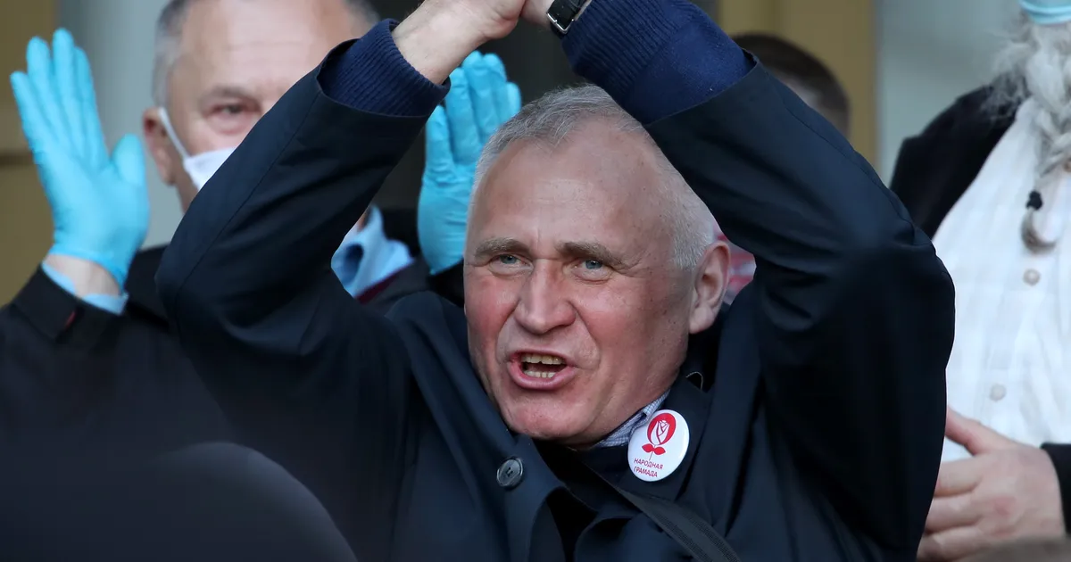 Valgevene vabastas vanglast dissident Mikalai Statkevitši