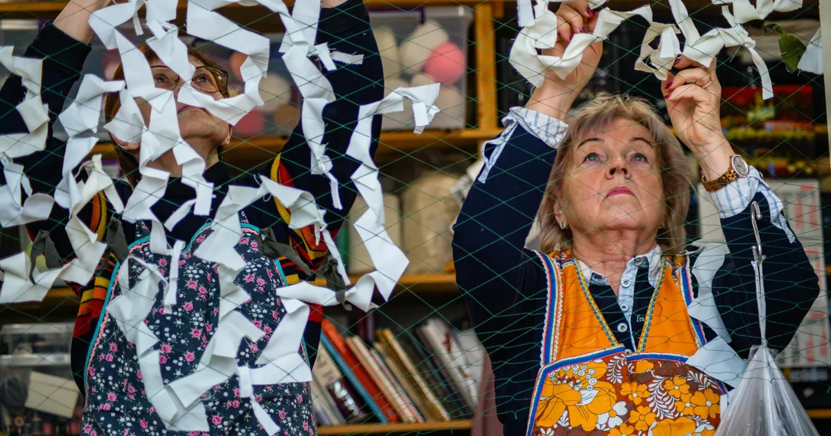 TAUST ⟩ Kääridega sõdurid käivad iga kahe nädala tagant teise ringi poes