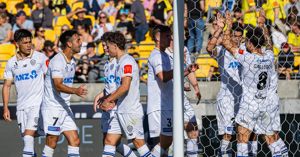 VIDEO ⟩ Austraalia ja Uus-Meremaa ühisliigas löödi aegade üks hullemaid ja kaugemaid väravaid