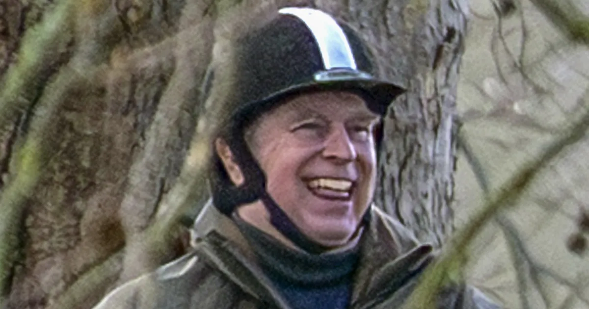 VIDEO ⟩ Eksprints Andrew häärberist väljatõstmisel: olen kuninganna poeg!