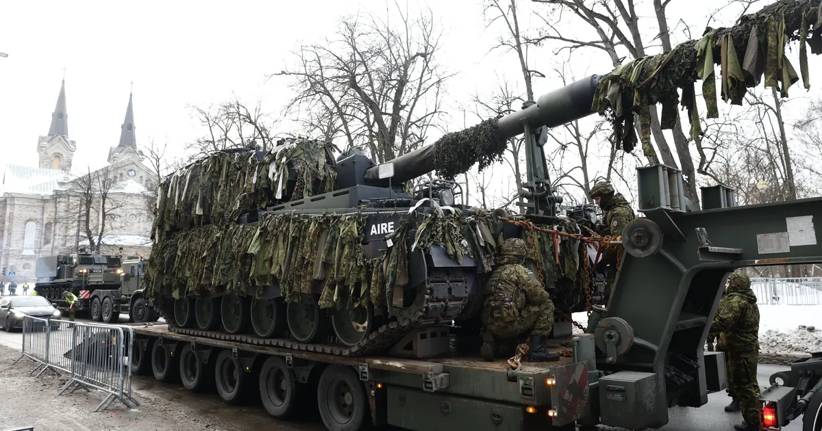 OTSEFOTOD ⟩ Liiklus on vabaduse väljakul suletud, kohale tuuakse kaitsetehnika