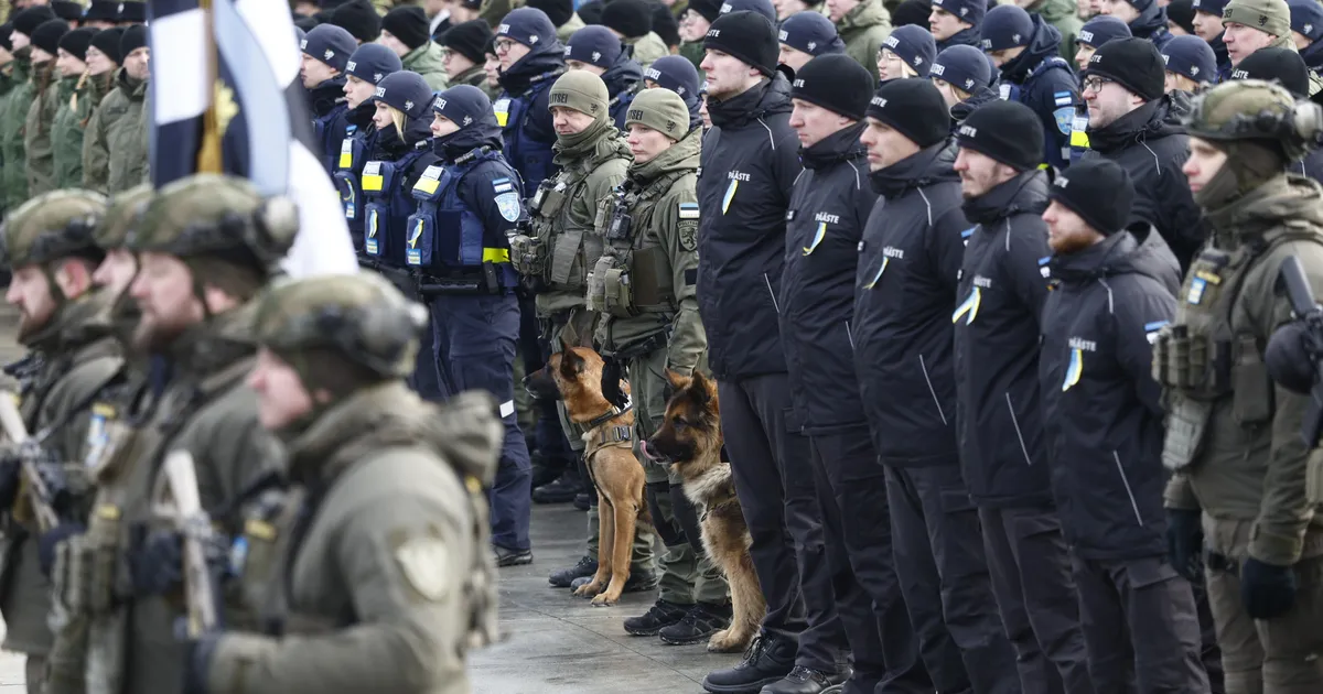 FOTOD ⟩ Kaitseväe paraad Tallinnas Vabaduse väljakul