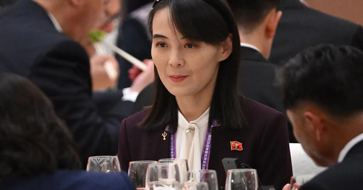 MANTLIPÄRIJA? ⟩ Põhja-Korea upitas Kim Jong-uni õe uude kõrgesse ametisse