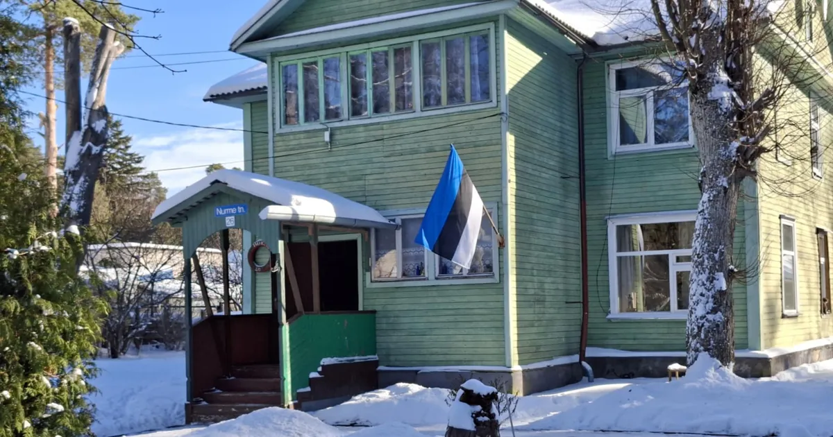 FOTOD ⟩ Mis linn see on?! Narva-Jõesuus pole iseseisvuspäevast peaaegu märkigi