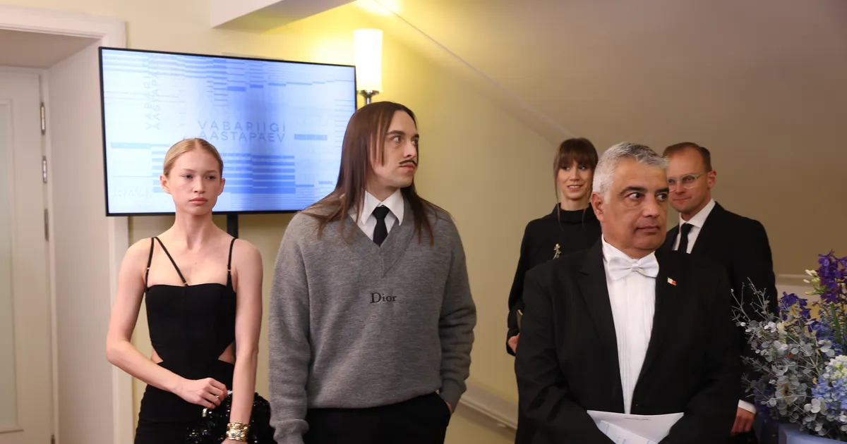 PILTUUDIS ⟩ Diori kampsun seljas ja pruut käevangus! Tommy Cash saabus presidendi vastuvõtule