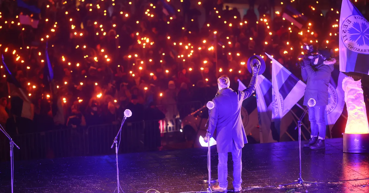 OTSEFOTOD ⟩ Vabaduse väljakul toimub EKRE tõrvikurongkäik. Helme: ükski pere üksi ei saa pöörata eestlaste iivet kasvule