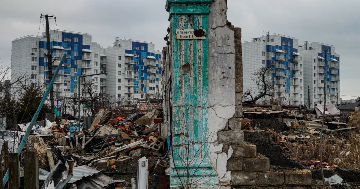 Lõke tehasepõrandal ja kaks kuud palgata – milline on elu okupeeritud Ukrainas