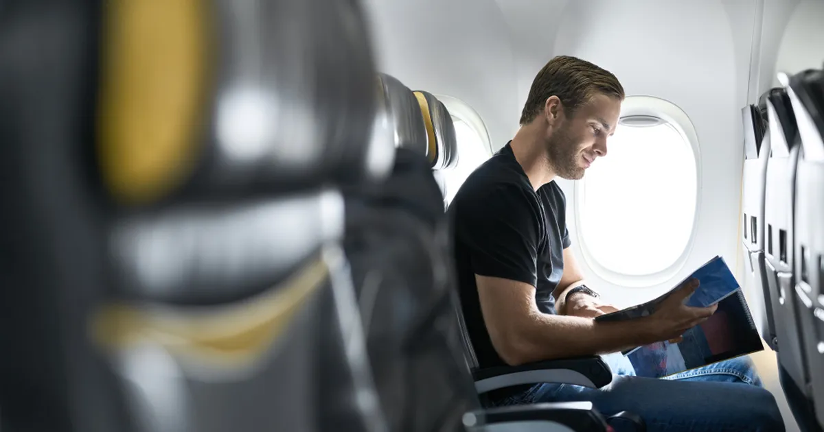 Lennusaatja hoiatab: ära kanna lennukis T-särki!