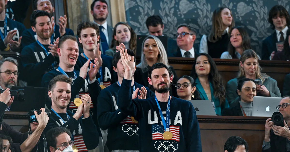 VIDEO ⟩ Trump pani kaela olümpiavõitja kuldmedali ning ähvardas selle endale jätta