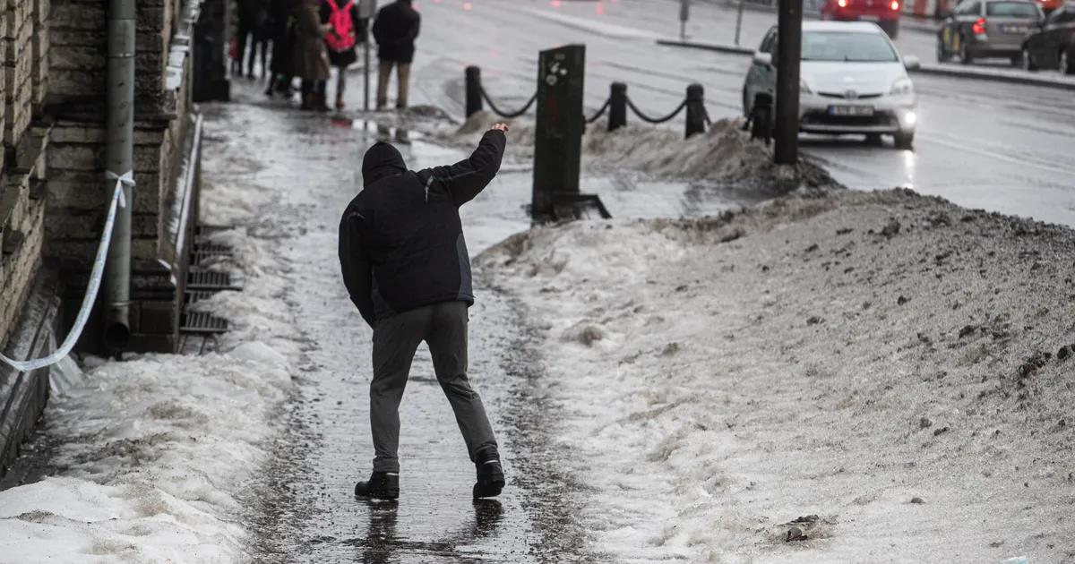 ETTEVAATUST ⟩ Neljapäeval ootab ees tuisk, võib sadada jäävihma