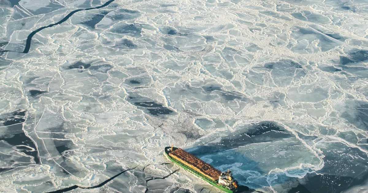 Ruhnu bensiiniprobleemi lahendavad jäämurdja ja kohalikud päästjad