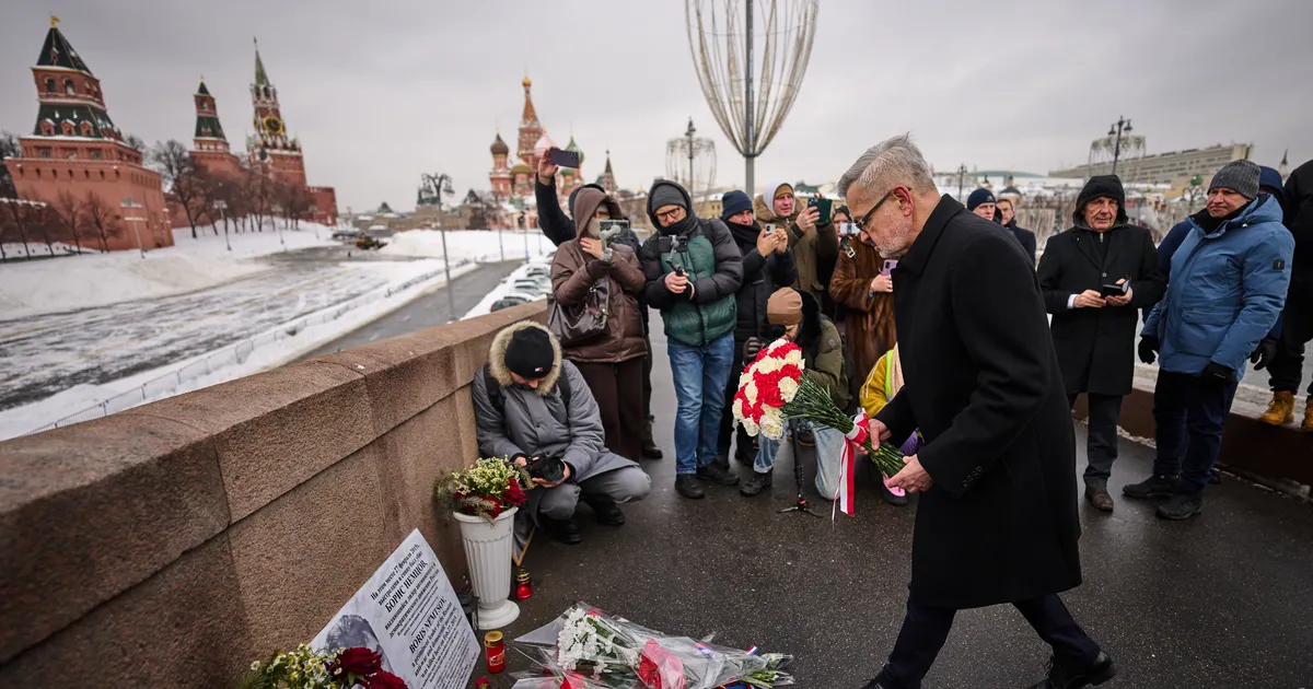 VIDEO ⟩ «Kõik kardavad»: Nemtsovi mälestuspaika julges tänavu kohale tulla vaid käputäis inimesi