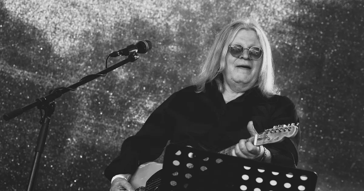 Suri ansambli Justament kitarrist Viktor Vassiljev