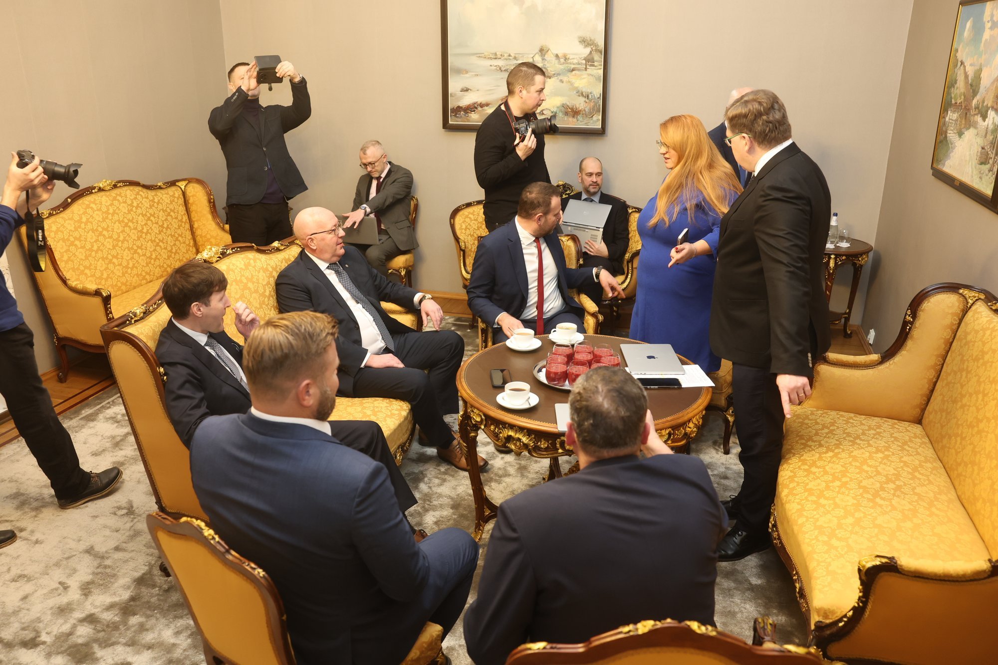 VIDEOD JA FOTOD | Riigikogu valib presidenti ilmselt septembri hakul. Küsitav on, kas mõni kandidaat saab seal hääled kokku