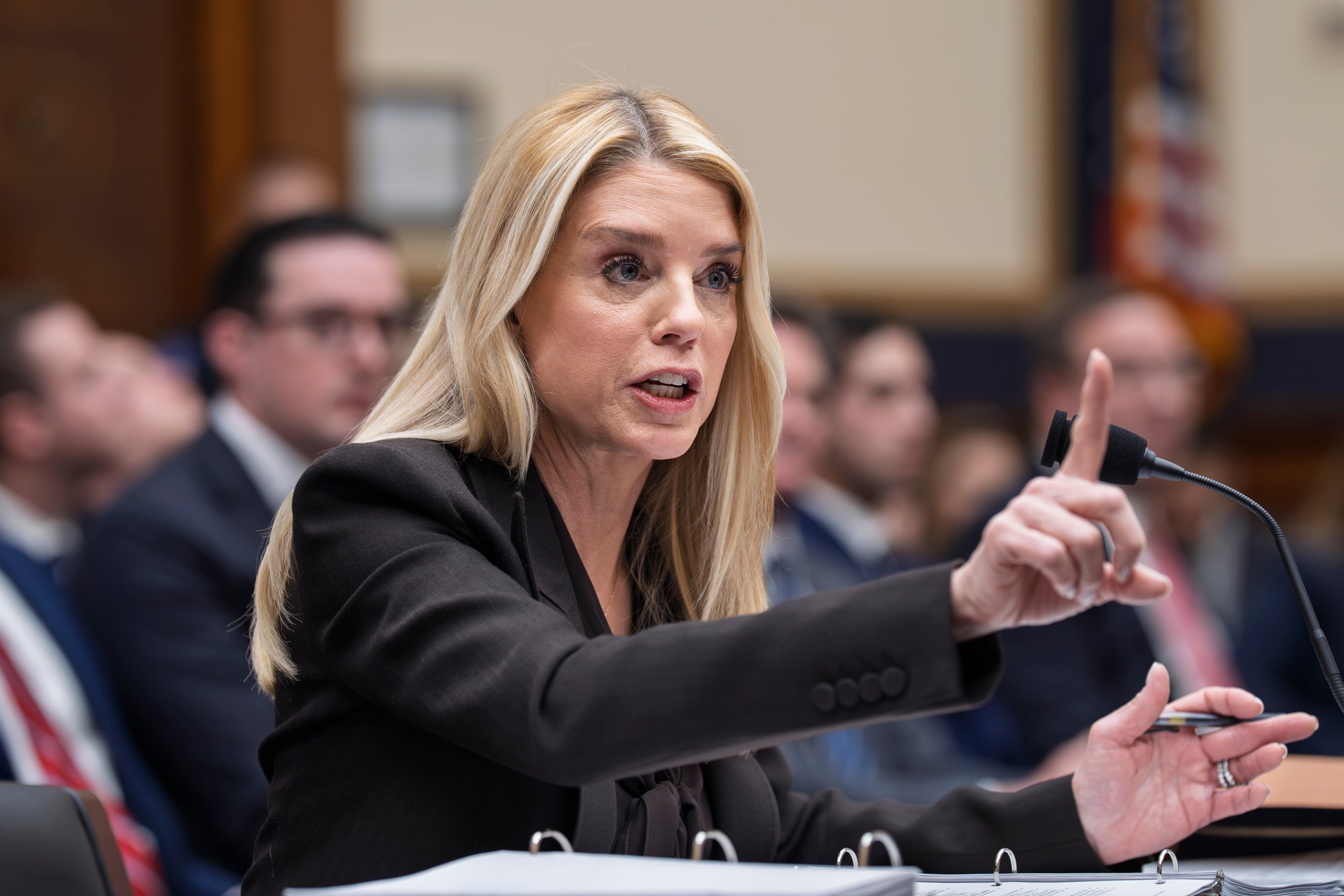 USA justiitsminister Pam Bondi vastas esindajatekoja komitees Epsteini-alastele küsimustele solvangutega
