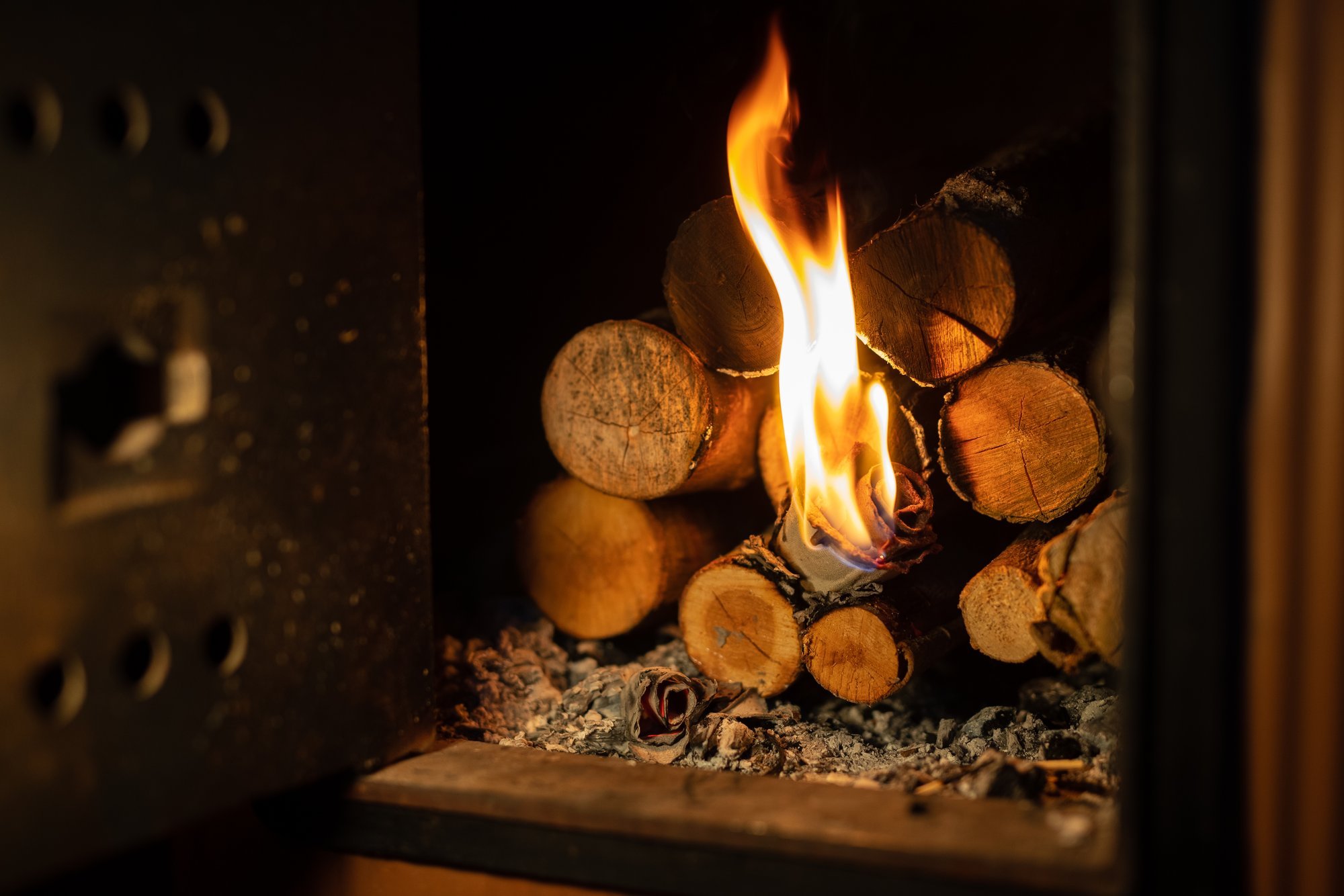 Kuum tuhk ja valed kütmisvõtted põhjustasid Pärnus kaks tulekahju