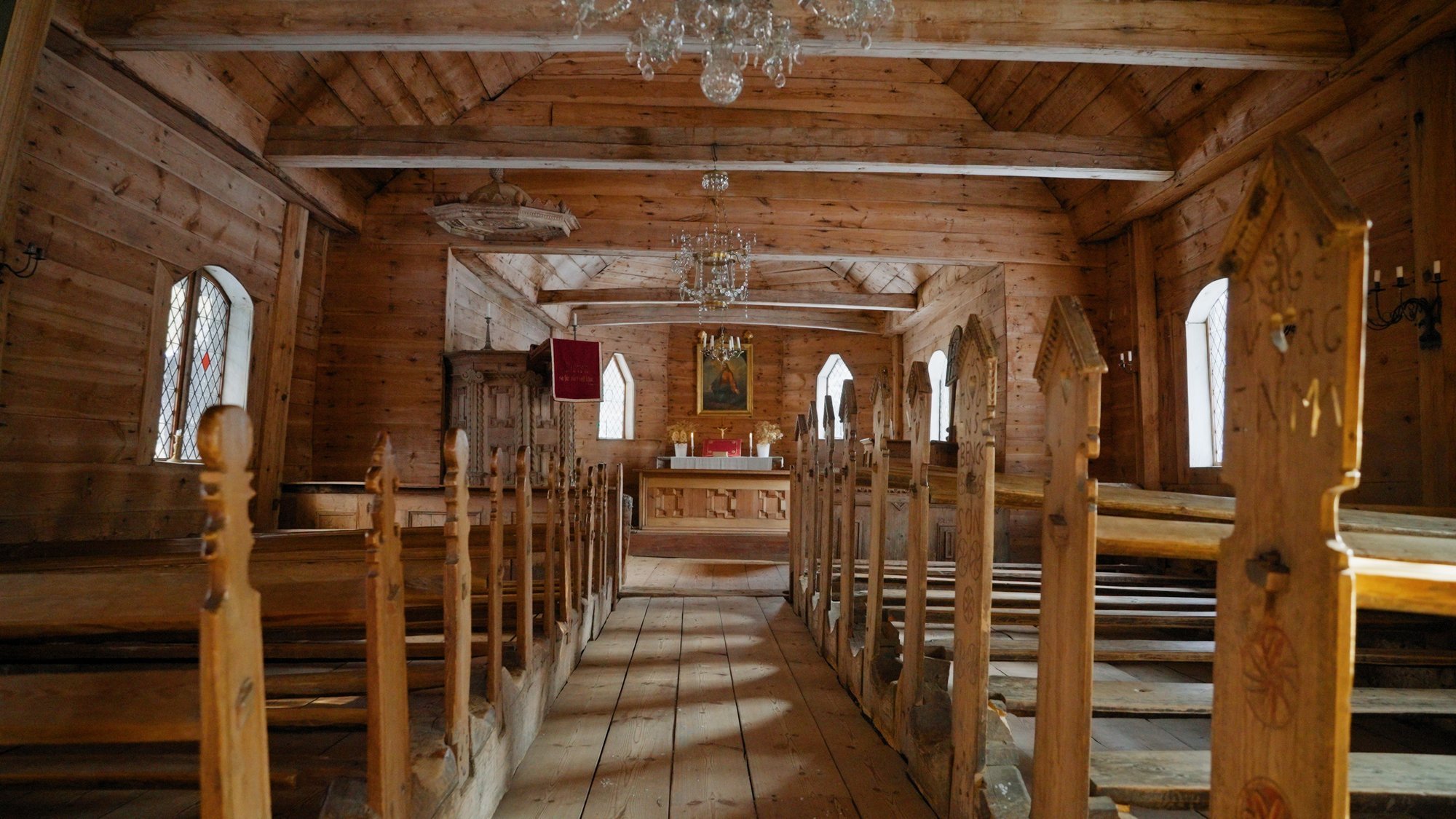 VIDEOLUGU | Eesti kõige vanem säilinud puithoone. „Kogu kogukond on huvitatud, et see kirik toimiks ja oleks olemas“