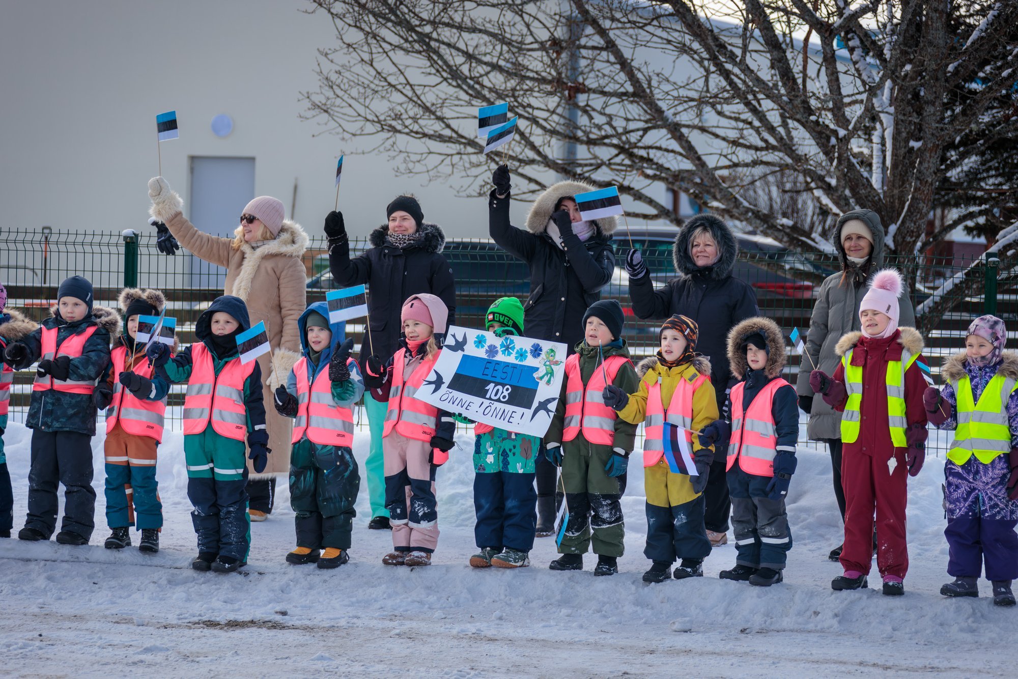 FOTOD JA VIDEO | Kiili Gümnaasium tähistas Eesti 108. aastapäeva uhke paraadiga