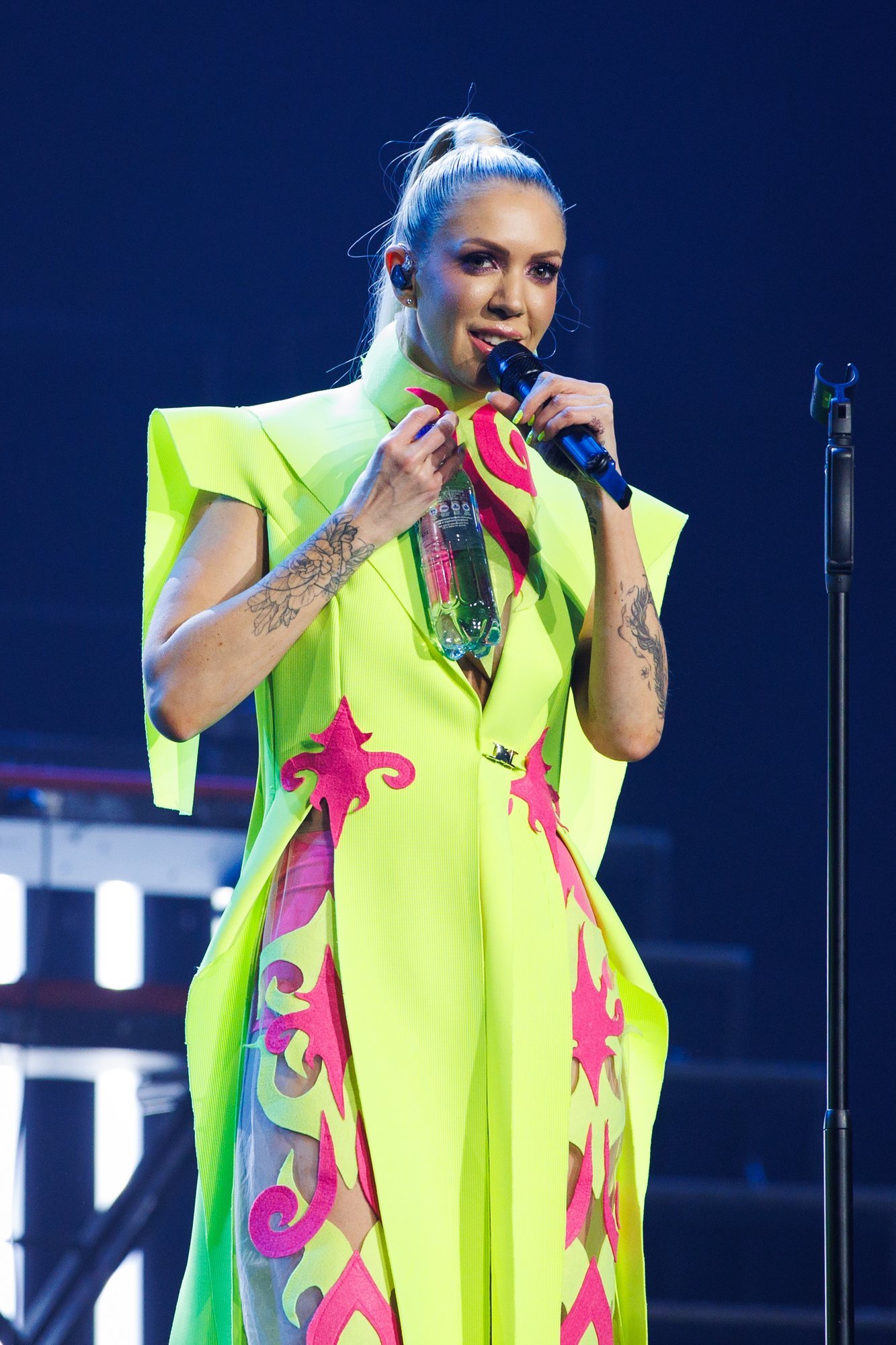 Iseseisvuspäev palmide all! Laura Põldvere kostitab Tenerife eestlasi vabariigi aastapäeva puhul kodumaise muusikaga