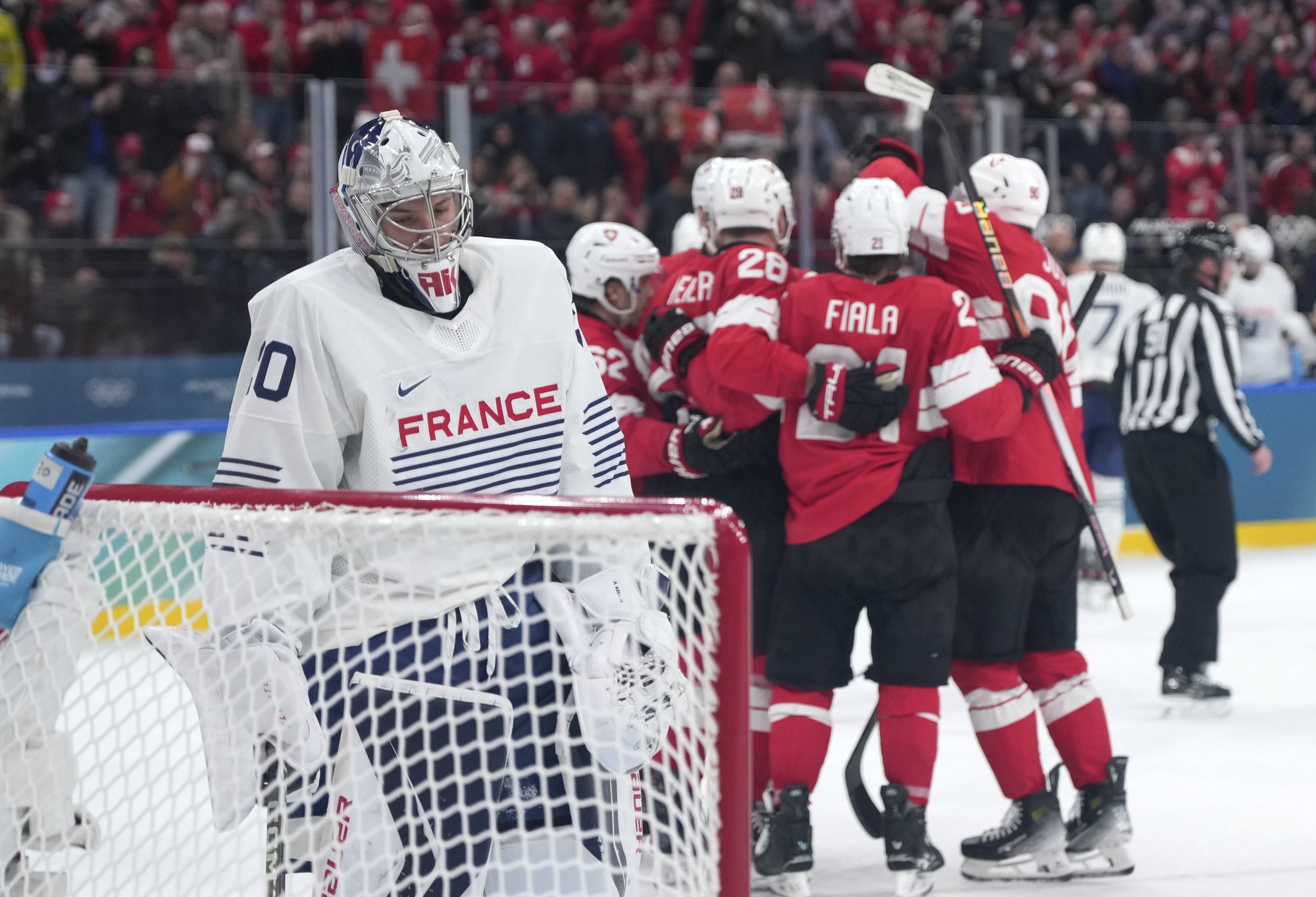 Šveits ja Kanada alustasid olümpiamängude hokiturniiri seljavõitudega