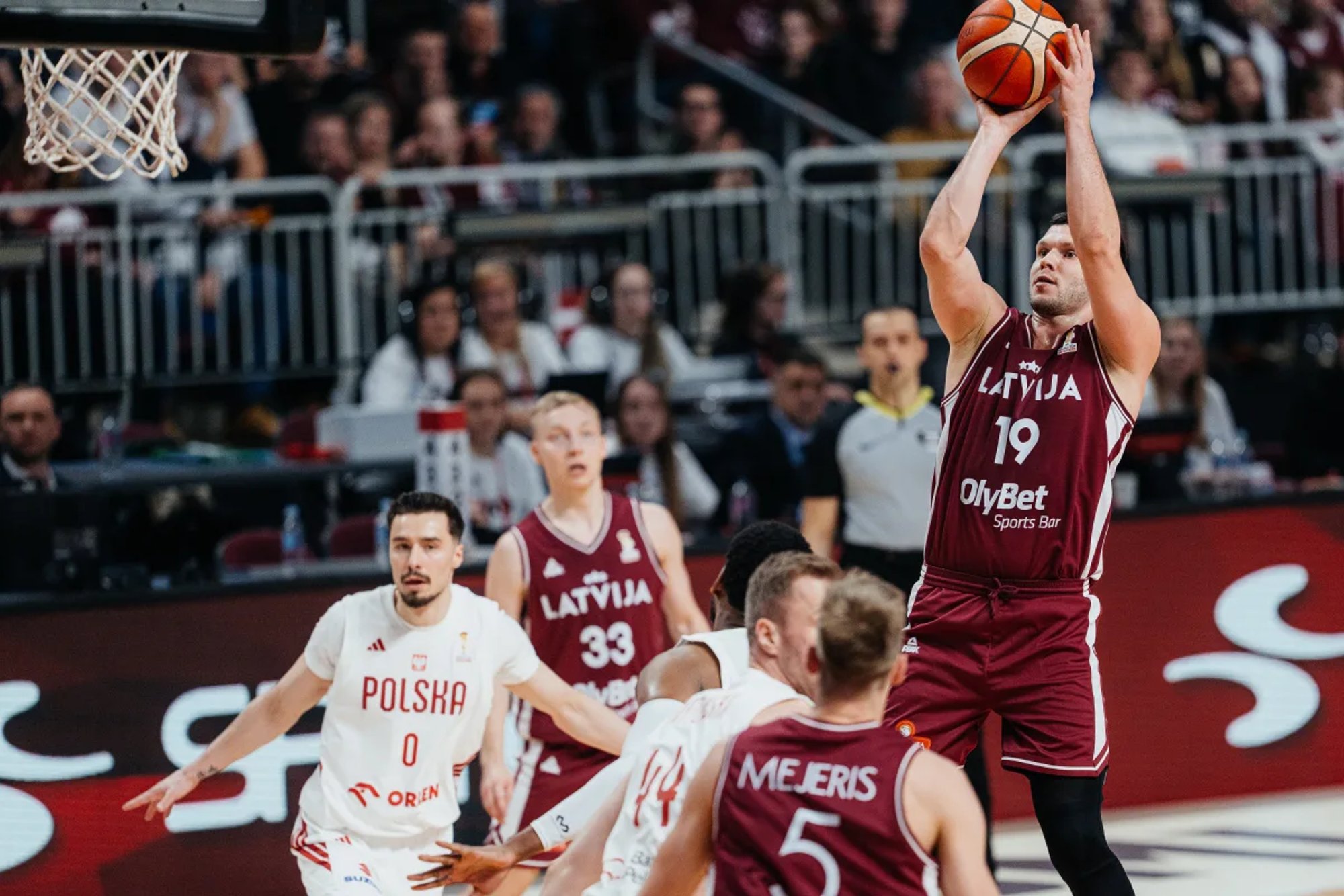 Läti koondise kapten Lomažs kritiseeris teravalt naiskohtunikku: üks inimene otsustas silma paista