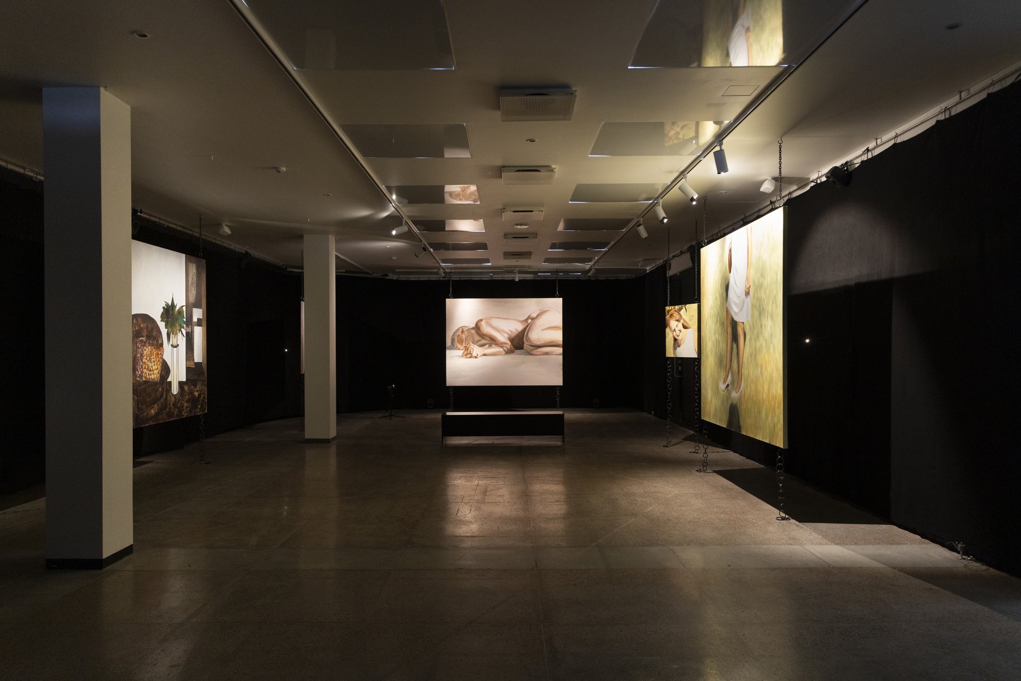 ARVUSTUS I Nostalgilise õrnuse diktatuur. Lisette Lepiku näitusel astuvad teosed omavahel dialoogi