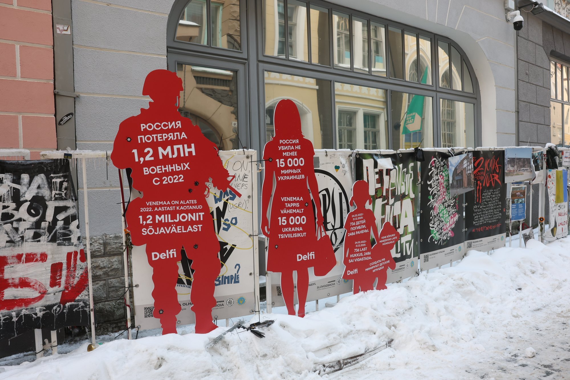 FOTOD | Delfi tuletas Venemaa saatkonnale Eestis meelde sõja õudusi