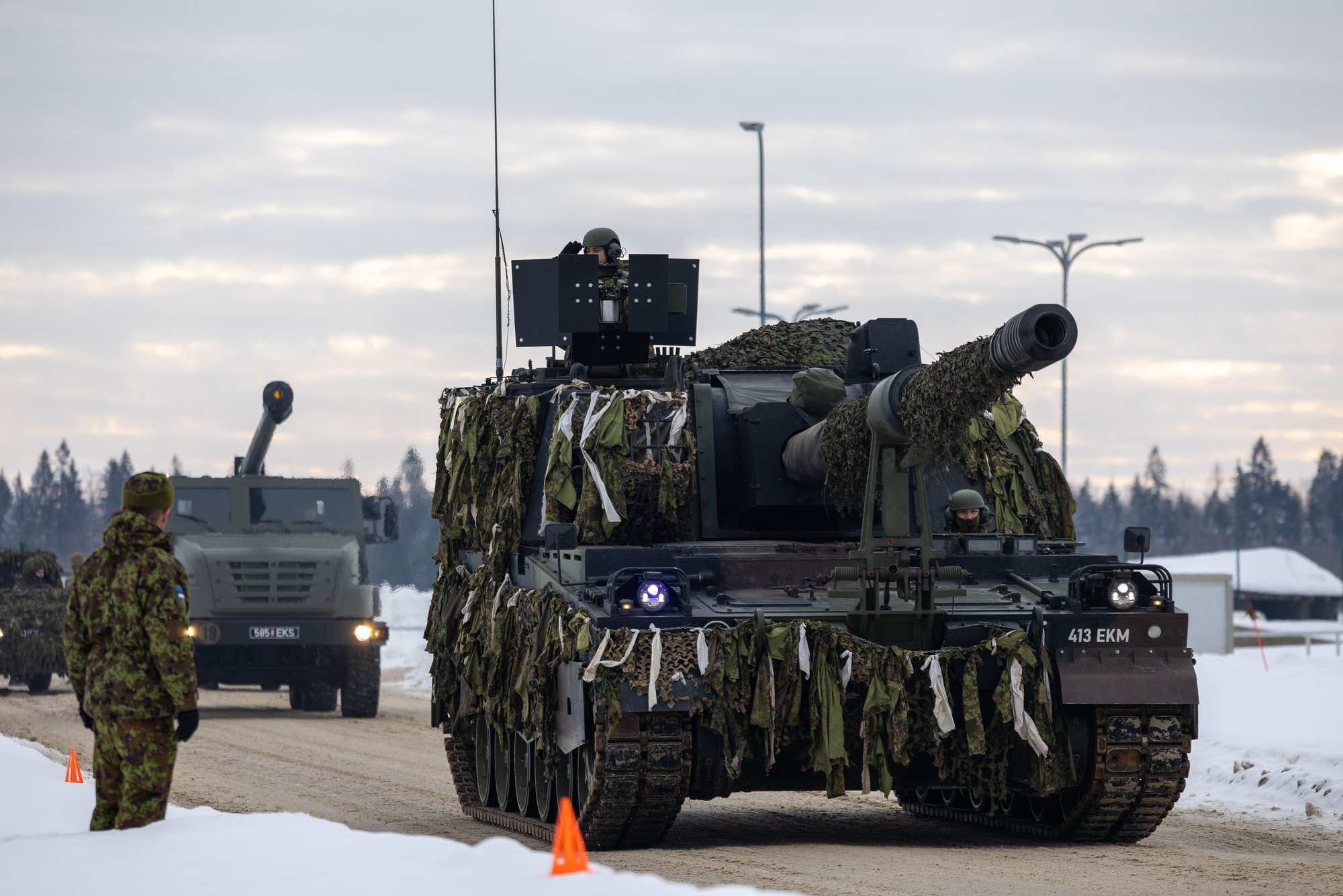 FOTOD | 1. jalaväebrigaadi Tapa ja Jõhvi linnakutes paiknevad üksused on paraadiks valmis