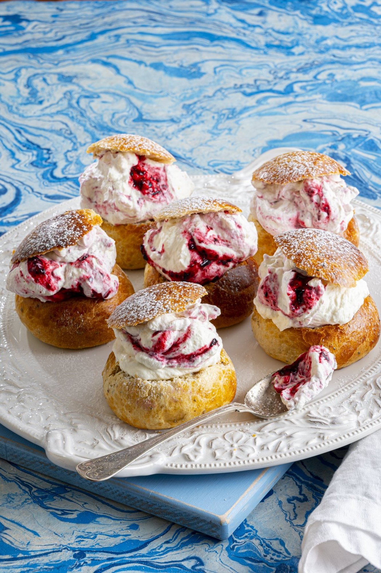 Aasta trendikaima maitsega kuklid: vastlakuklid mustasõstravahukoorega