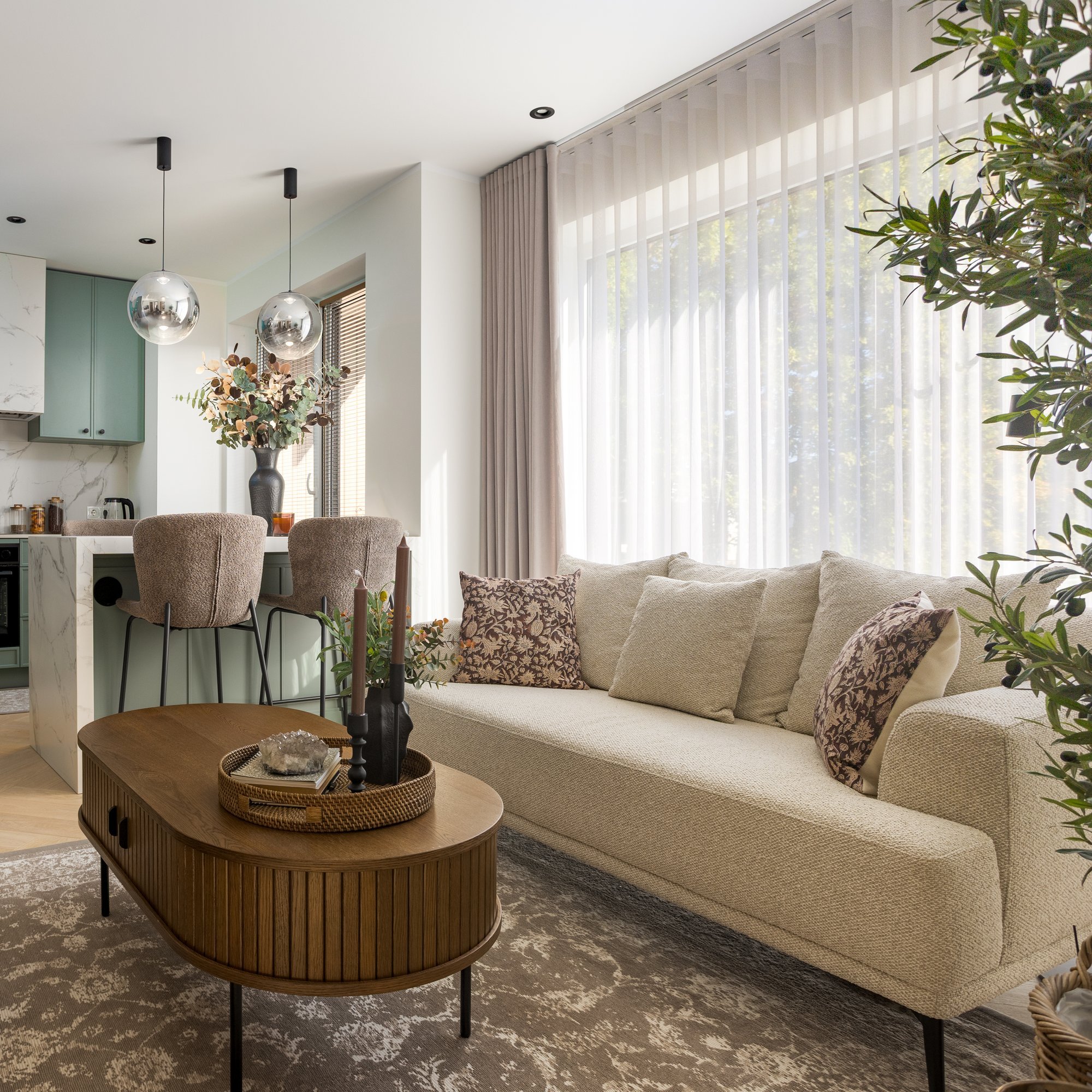 FOTOD | Pisike kodu Tartus lummab ajatu interjööriga, kus kohtuvad modernne ja klassikaline stiil