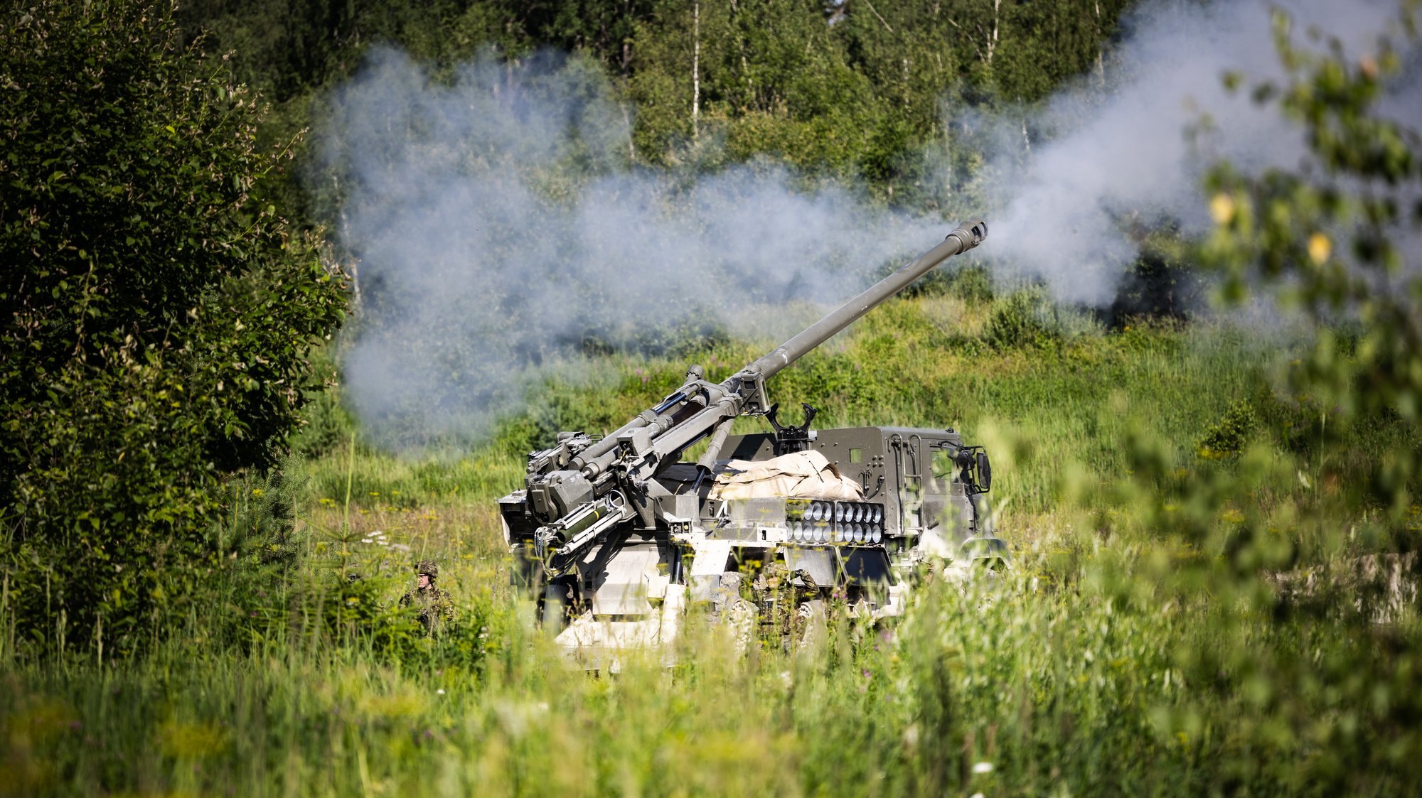 Eesti sõlmis lepingu veel 12 liikursuurtüki CAESAR ostmiseks