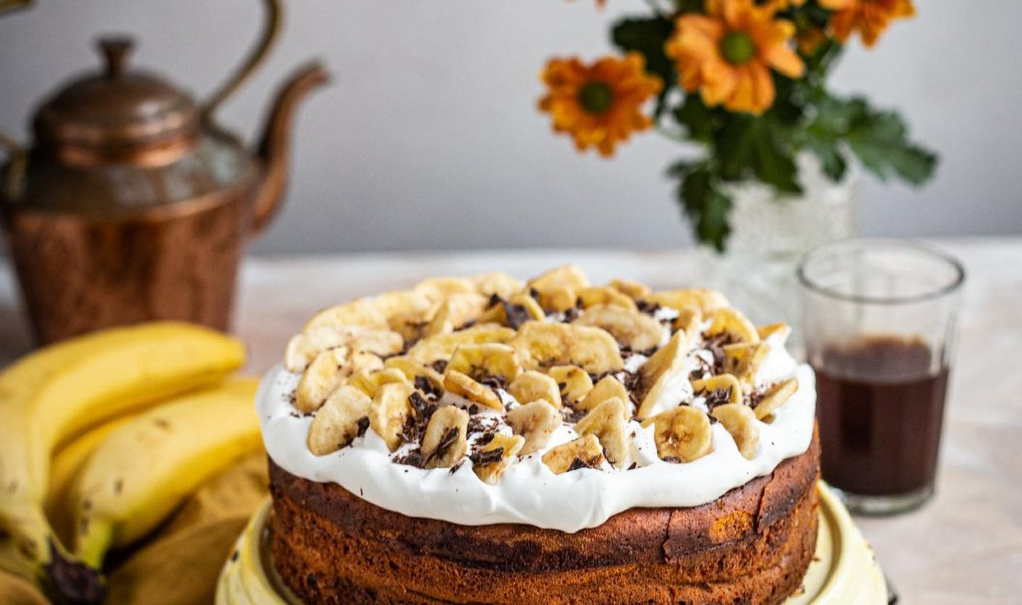 Mida teha, kui on magusaisu ja paar üleküpsenud banaani? Küpsetama hakata! Maiasmokkade lemmikud banaanikoogid ja -keeksid