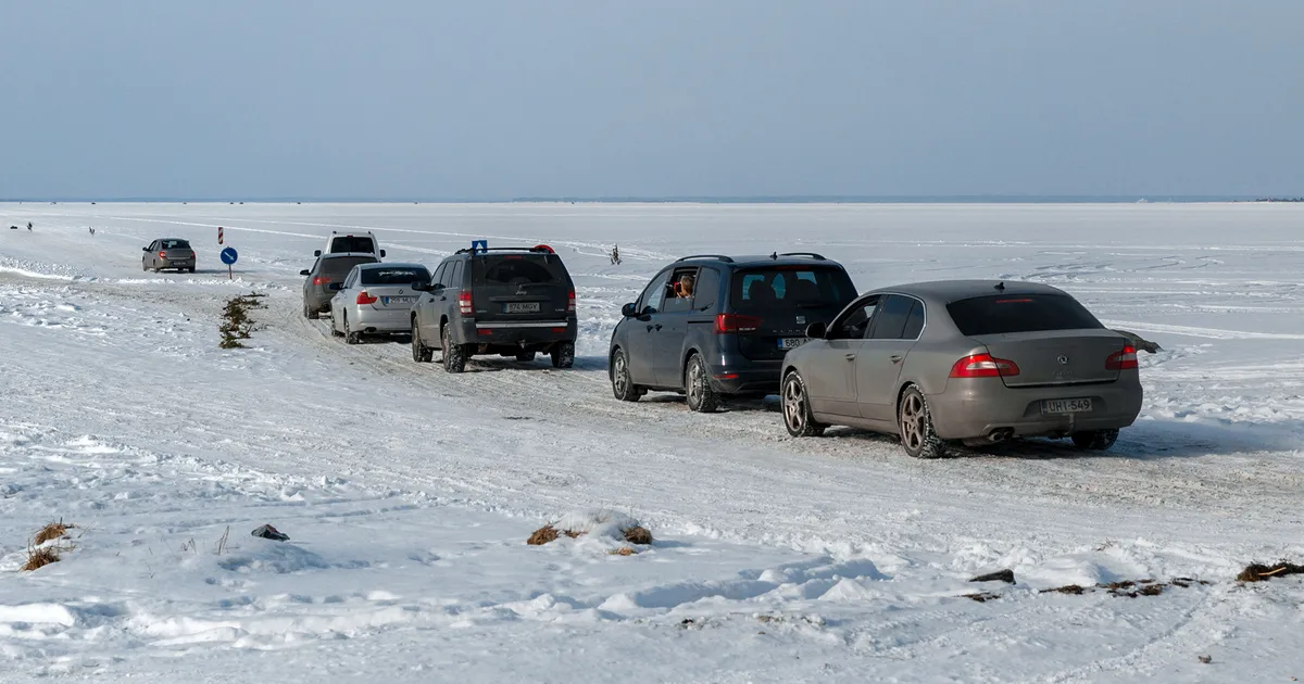 KUKU ⟩ Vilistati reeglitele: viimati sõideti Saaremaa-Hiiumaa jäätee kahe päevaga katki