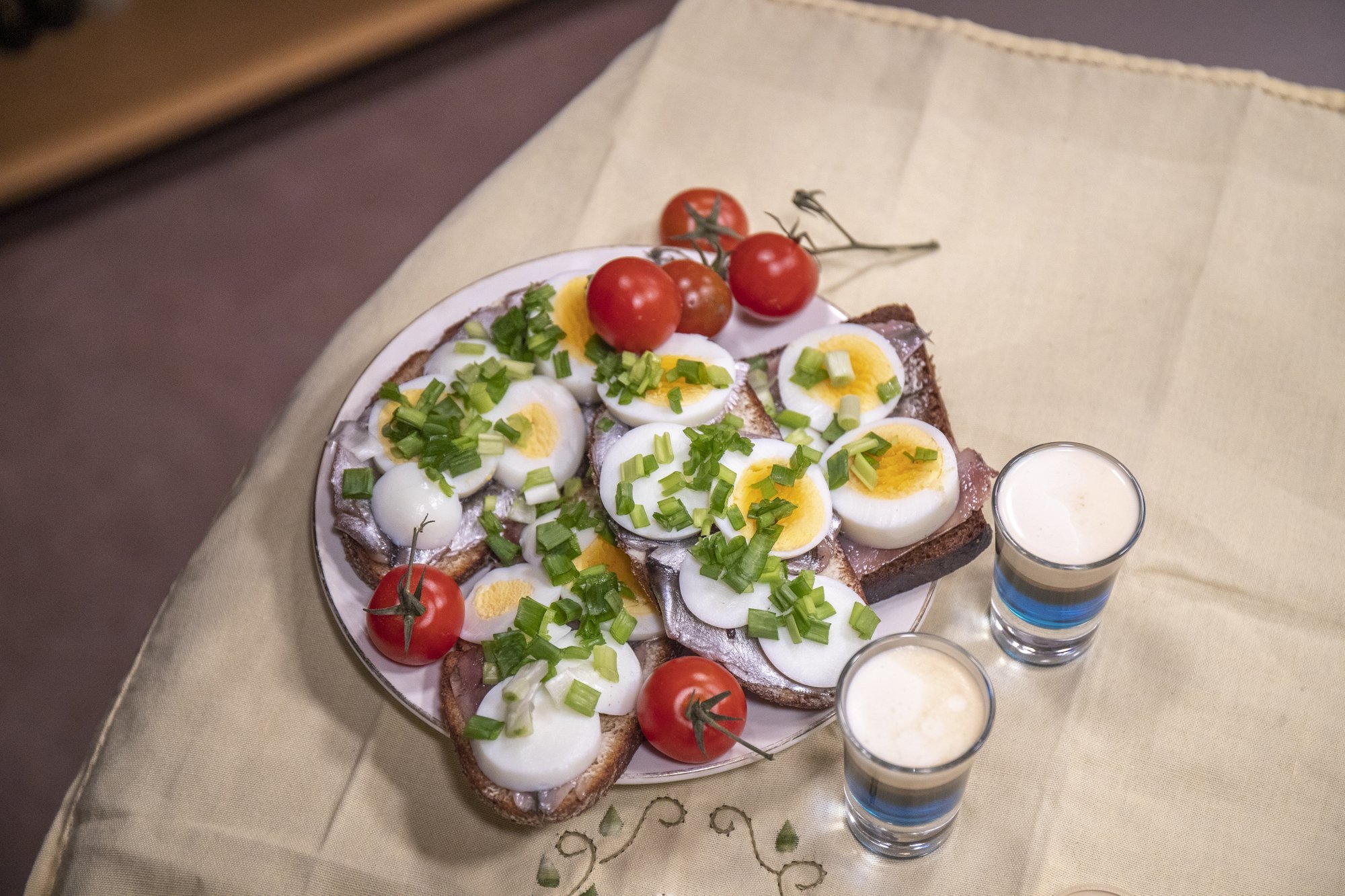 KÜSITLUS | Millised toidud kuuluvad lahutamatult vabariigi aastapäeva tähistamise juurde? Anna teada!