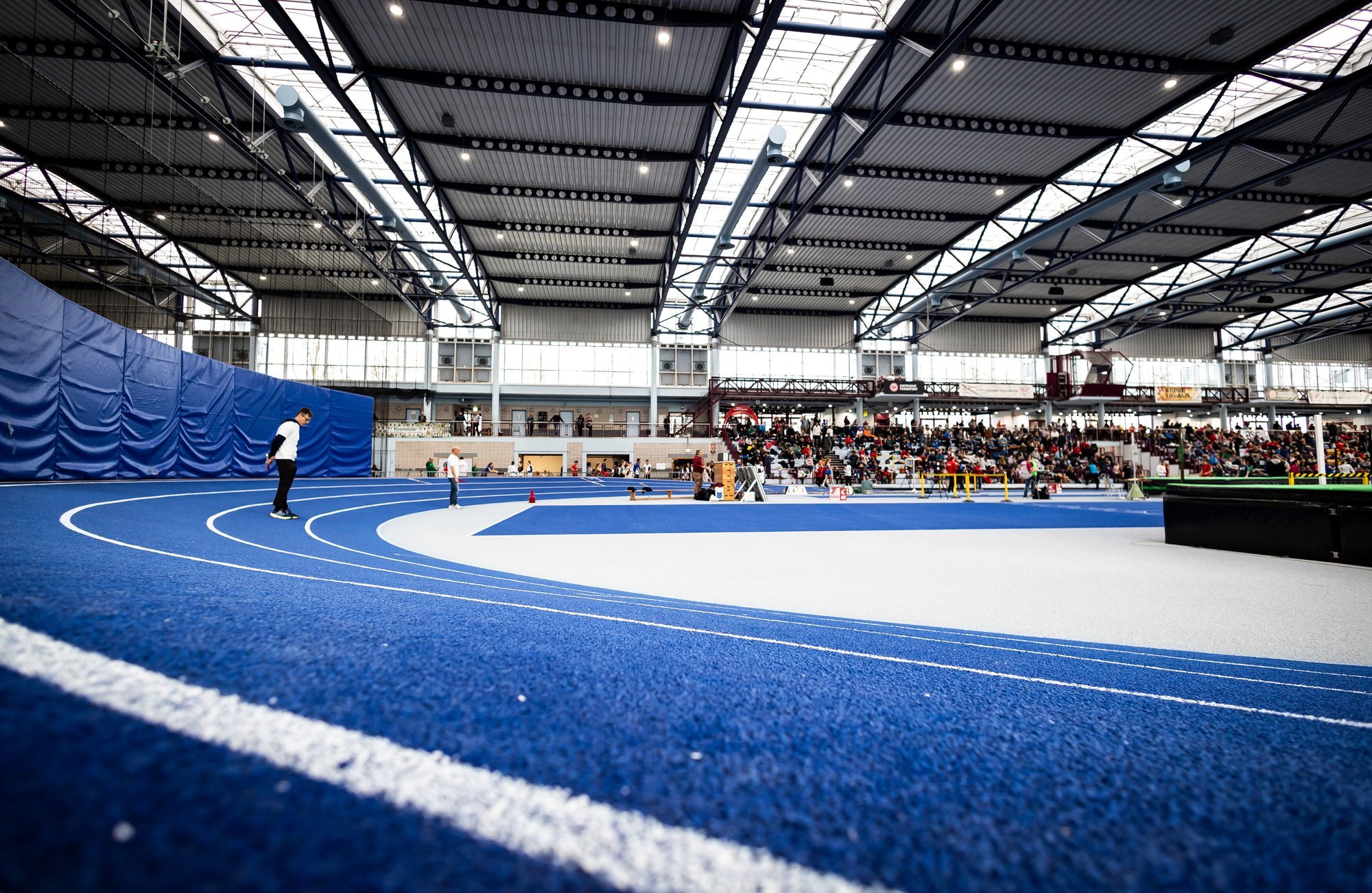 16-aastane jooksutalent püstitas võimsa noorte maailma tippmargi ja jooksis end kõigi aegade edetabelis esikümne kannule