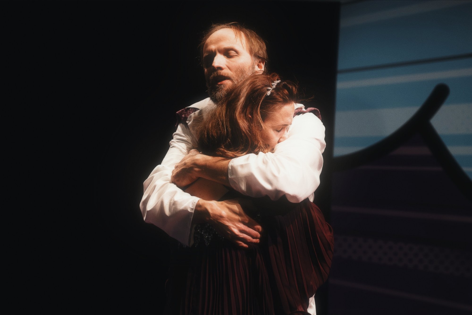 ARVUSTUS | Andrei Hvostov: „Lühis“ lahkab keerulise lapse armastamise kunsti, osalusteatri kastmes