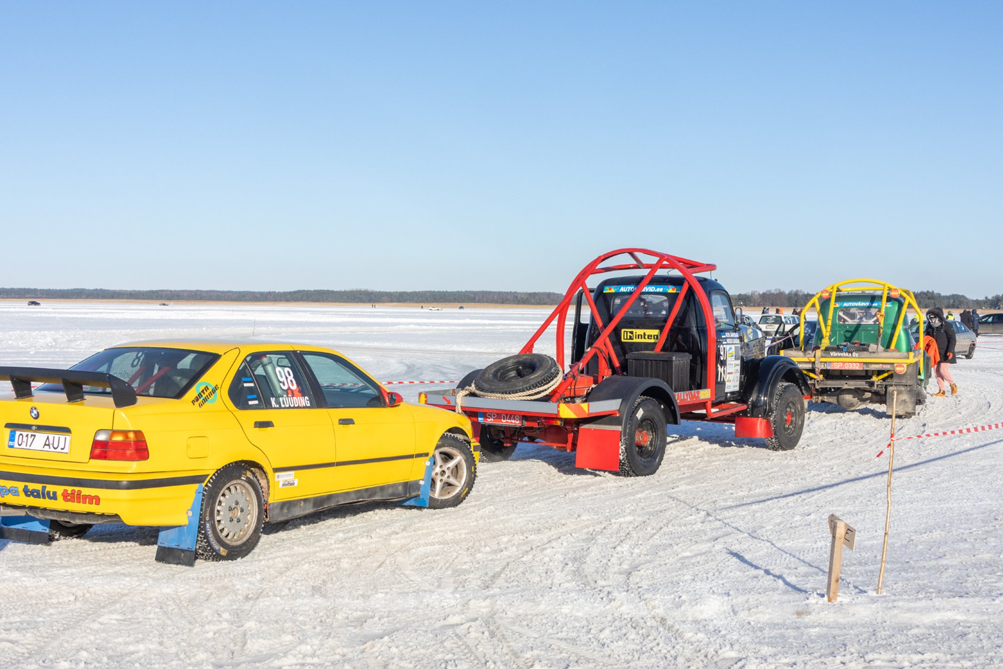 FOTOD JA VIDEO | Väikese väina tammil andsid autod ja veokid kuuma