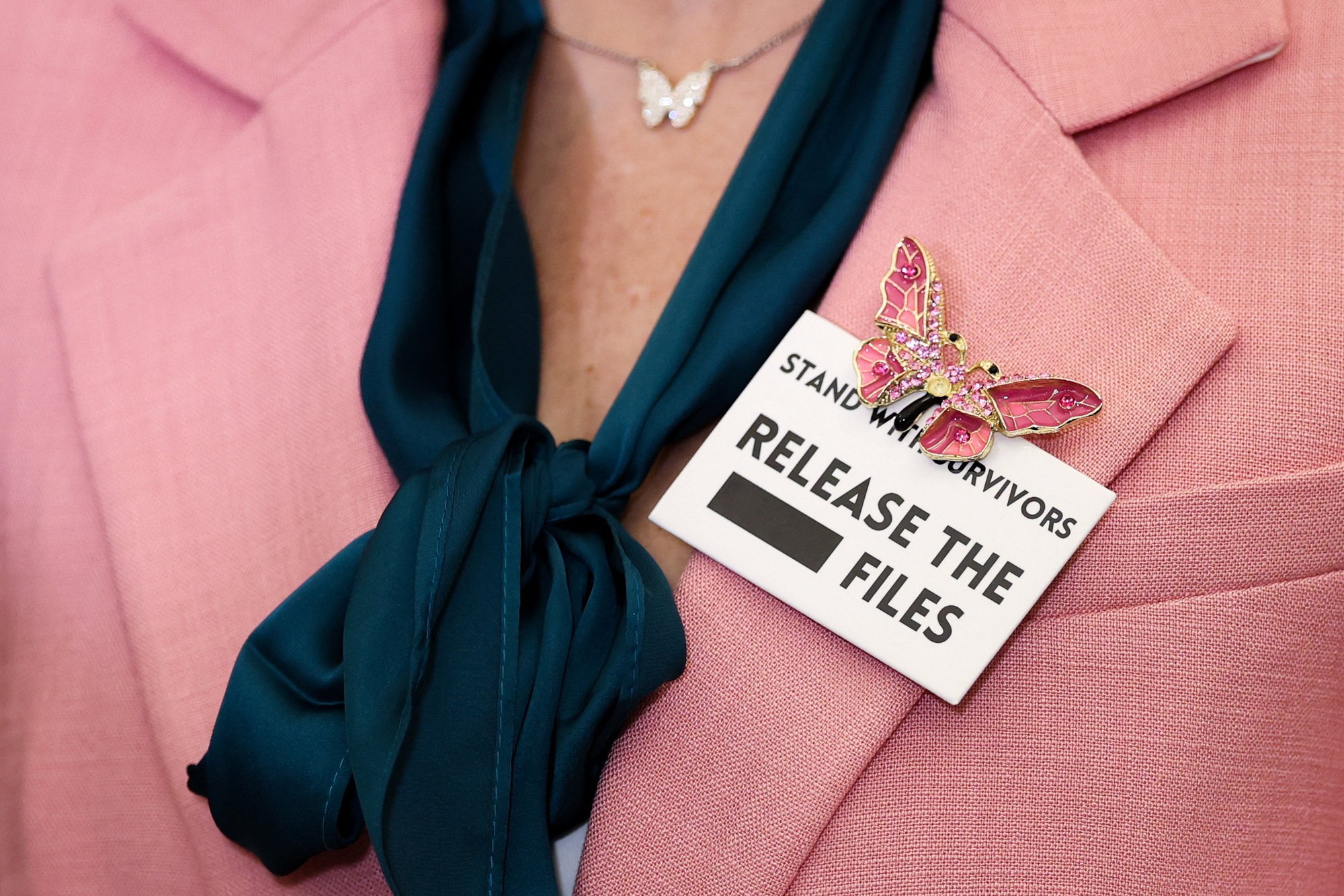 Epsteini toimikutest on puudu kümneid faile, nende seas ka Trumpi süüdistanud naise intervjuu