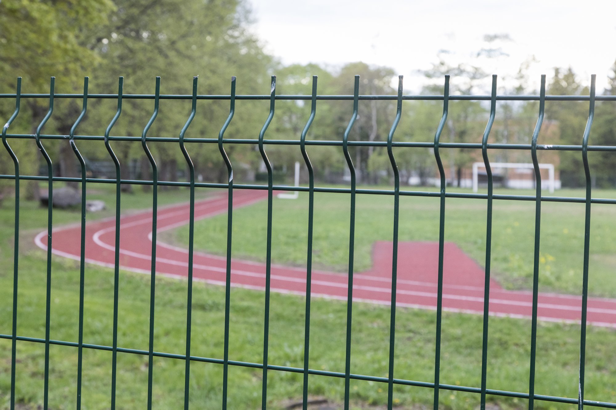 Tallinlased võivad koolistaadionitel edasi käia. Pole veel teada, mitu staadionit lukku jääb